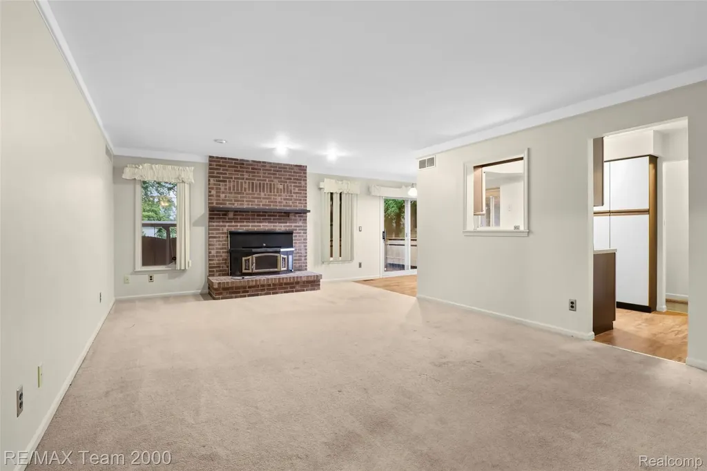 25134 Ann Arbor Trail Dearborn Heights City MI 48127
