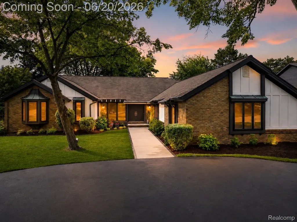 4413 Pinehurst Drive West Bloomfield Charter Township MI 48322