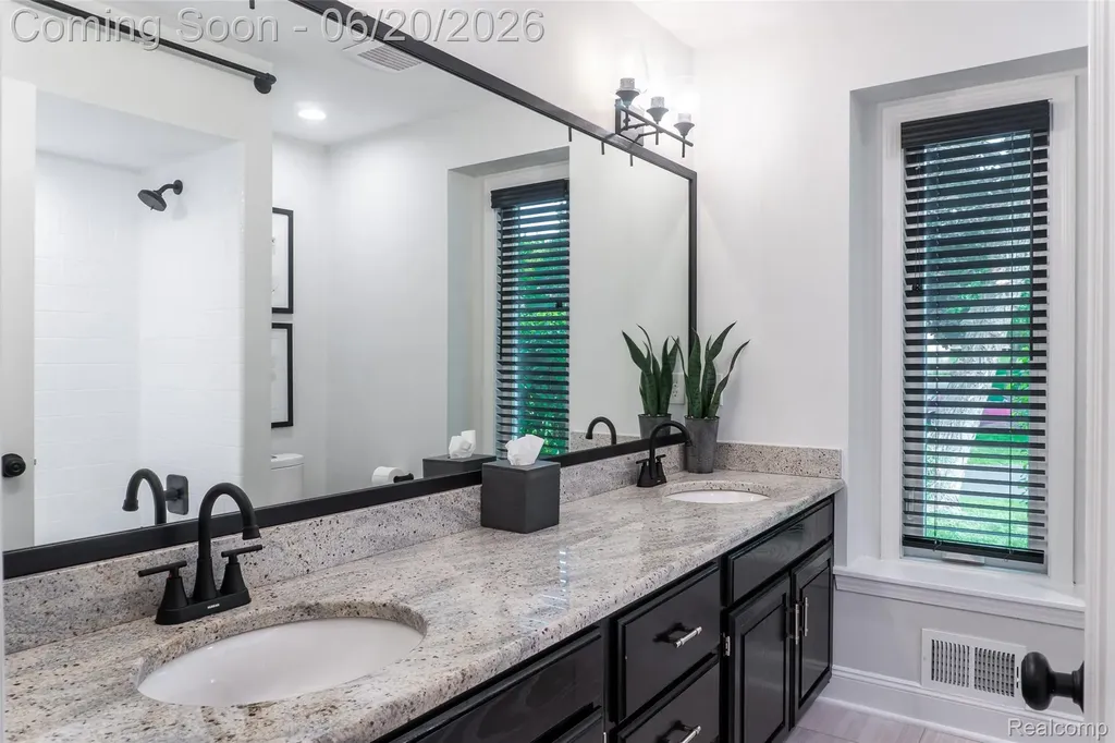 4413 Pinehurst Drive West Bloomfield Charter Township MI 48322