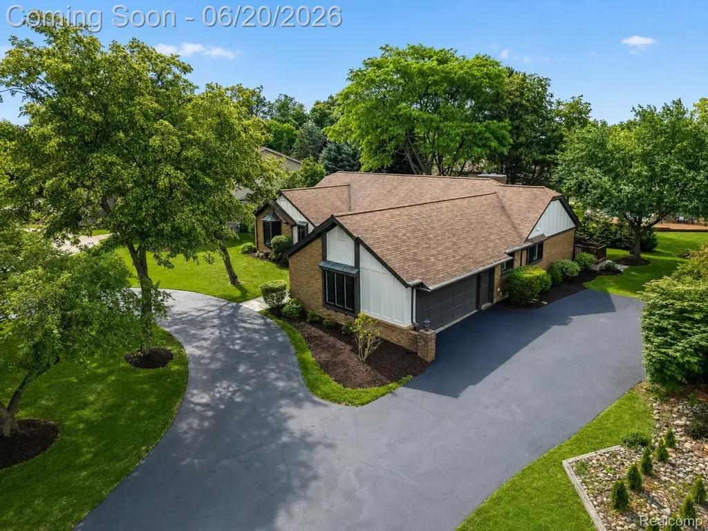 4413 Pinehurst Drive West Bloomfield Charter Township MI 48322
