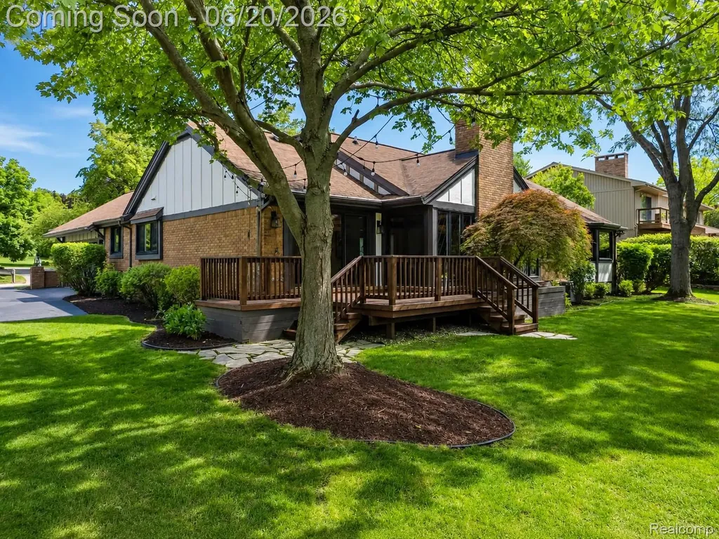 4413 Pinehurst Drive West Bloomfield Charter Township MI 48322
