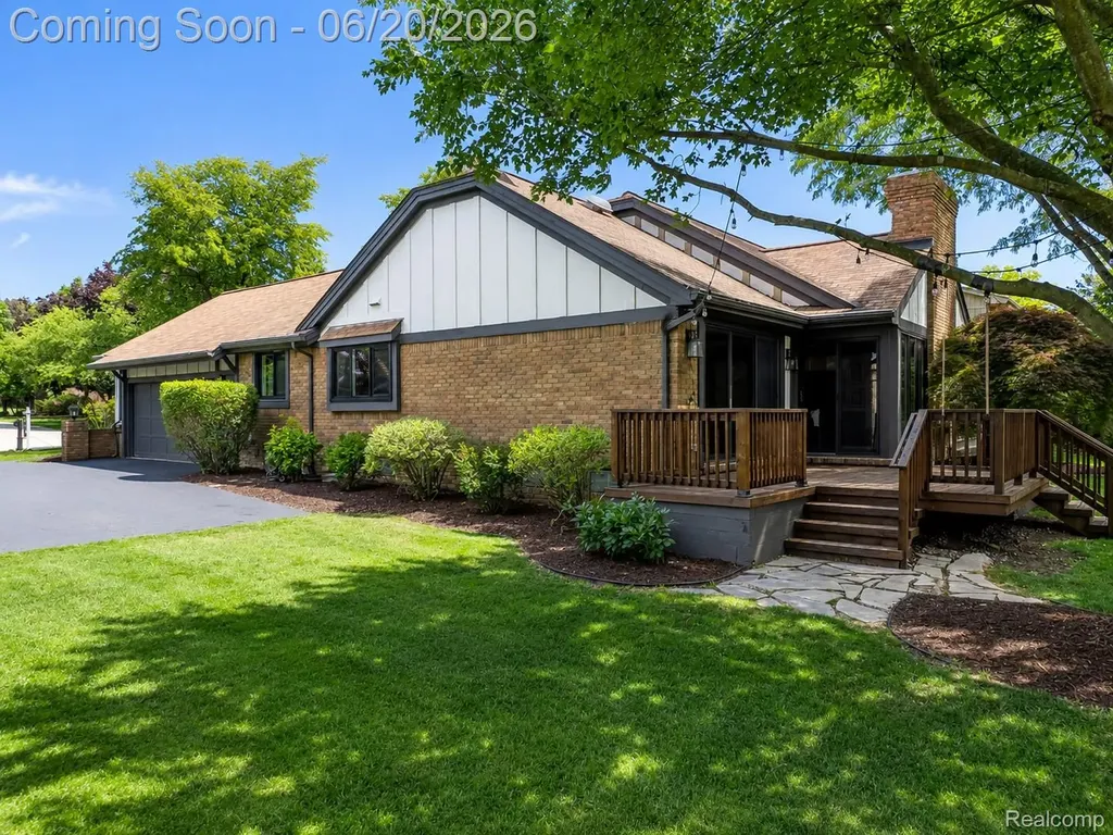 4413 Pinehurst Drive West Bloomfield Charter Township MI 48322