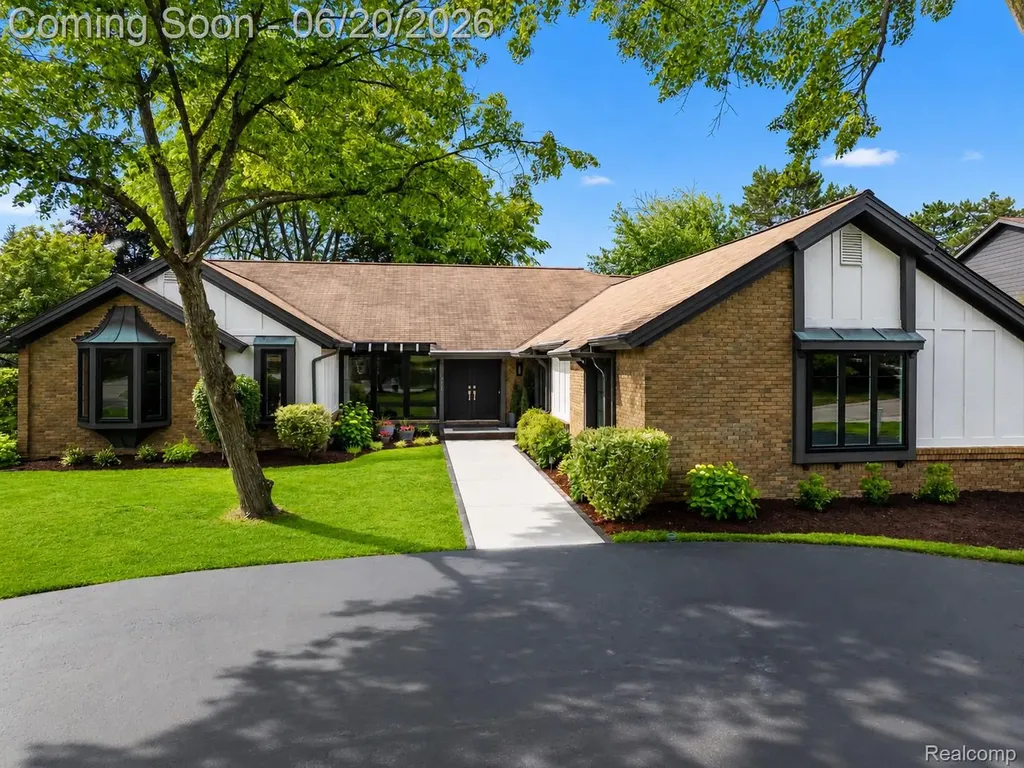 4413 Pinehurst Drive West Bloomfield Charter Township MI 48322