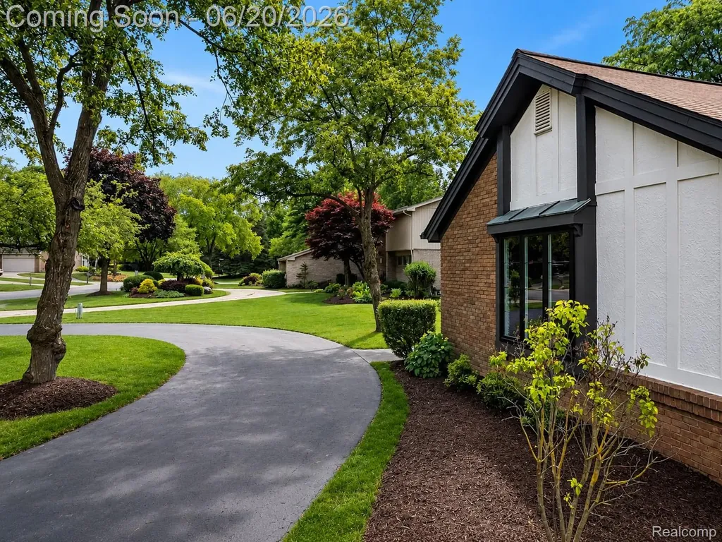 4413 Pinehurst Drive West Bloomfield Charter Township MI 48322