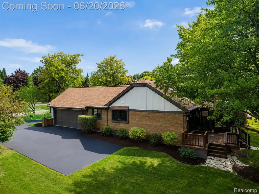 4413 Pinehurst Drive West Bloomfield Charter Township MI 48322