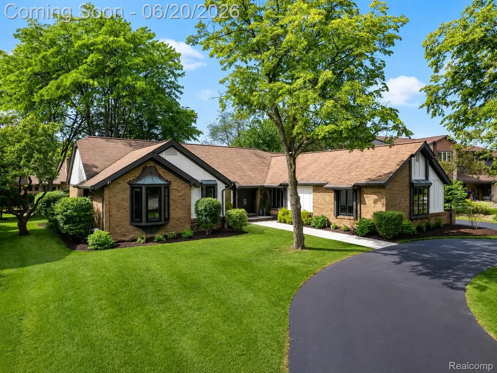 4413 Pinehurst Drive West Bloomfield Charter Township MI 48322