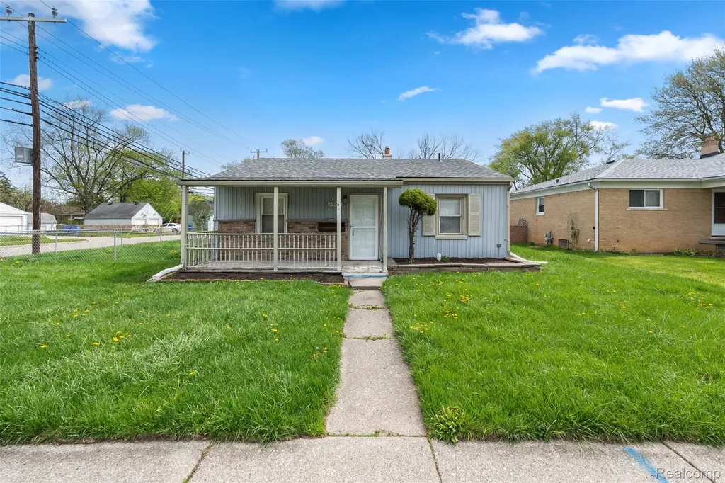 21090 Gentner Street Warren City MI 48089