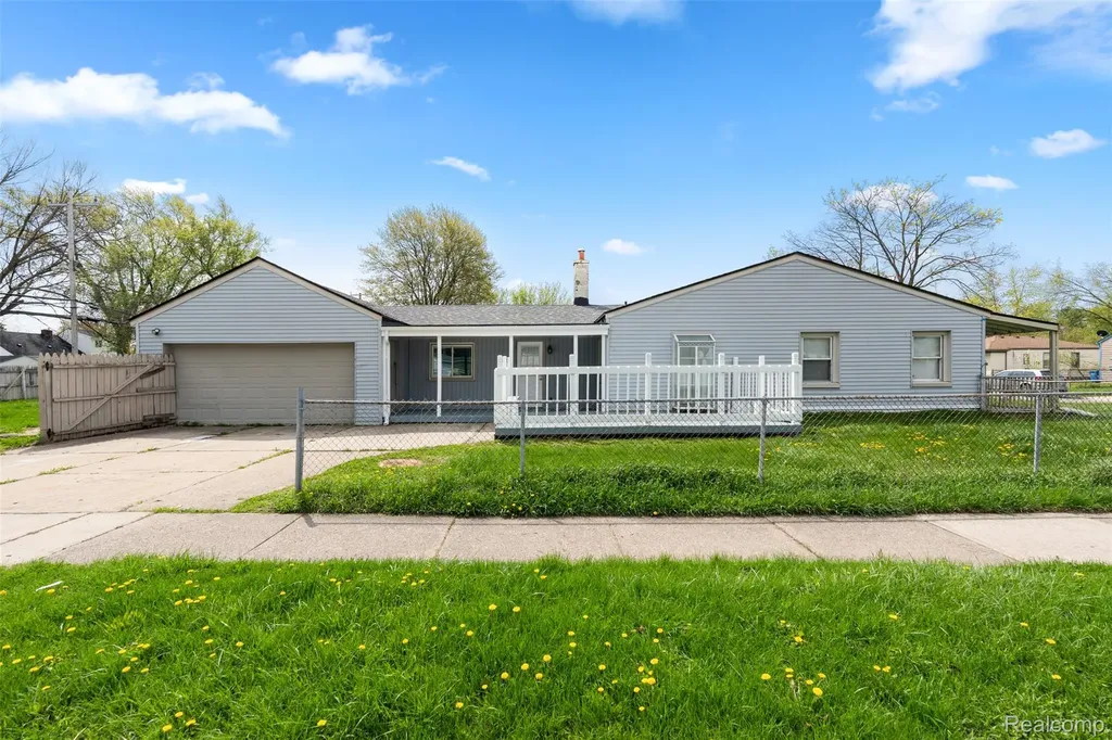 21090 Gentner Street Warren City MI 48089
