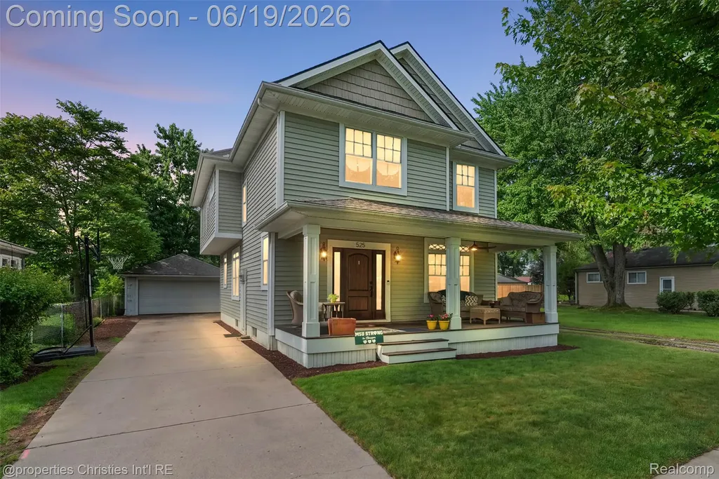 525 Broadacre Avenue Clawson City MI 48017
