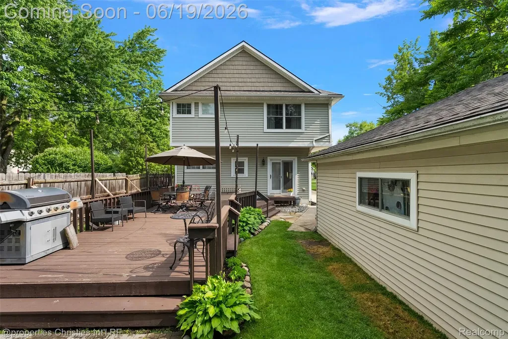 525 Broadacre Avenue Clawson City MI 48017