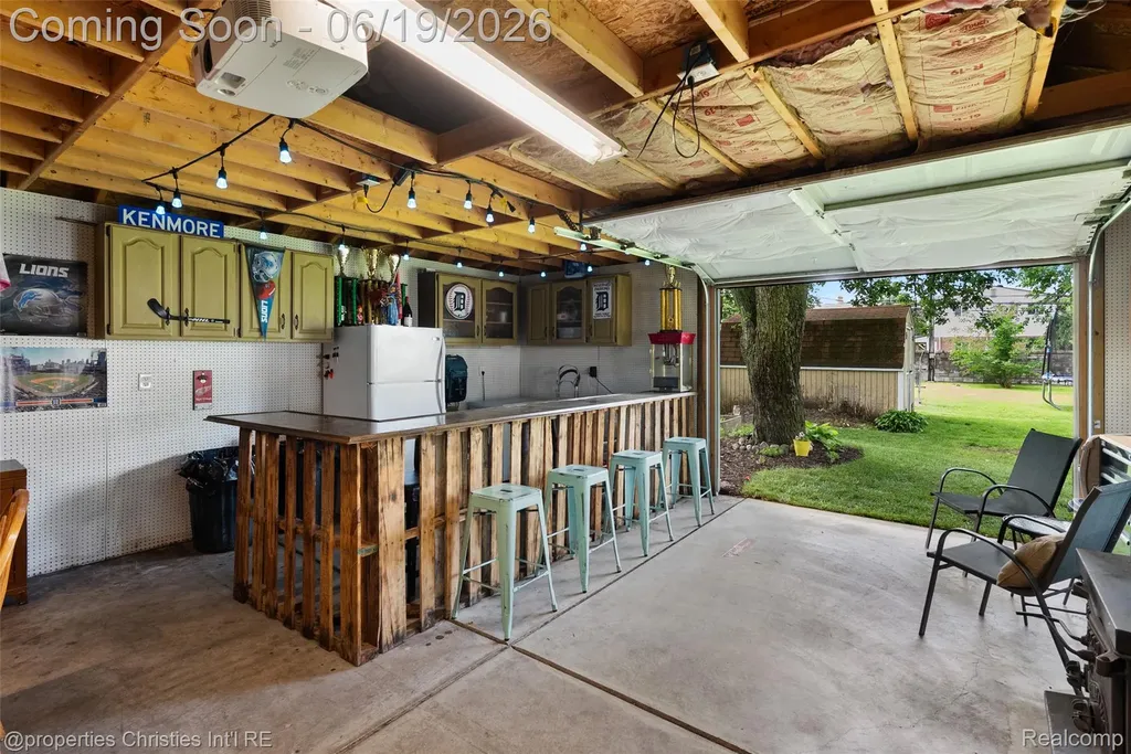 525 Broadacre Avenue Clawson City MI 48017