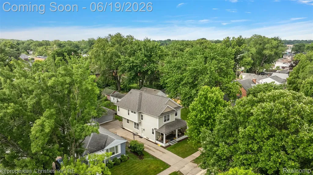 525 Broadacre Avenue Clawson City MI 48017
