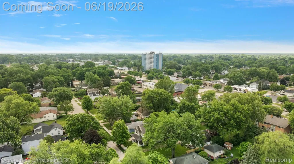 525 Broadacre Avenue Clawson City MI 48017