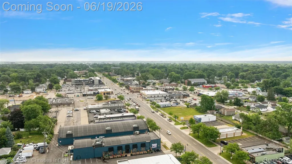 525 Broadacre Avenue Clawson City MI 48017