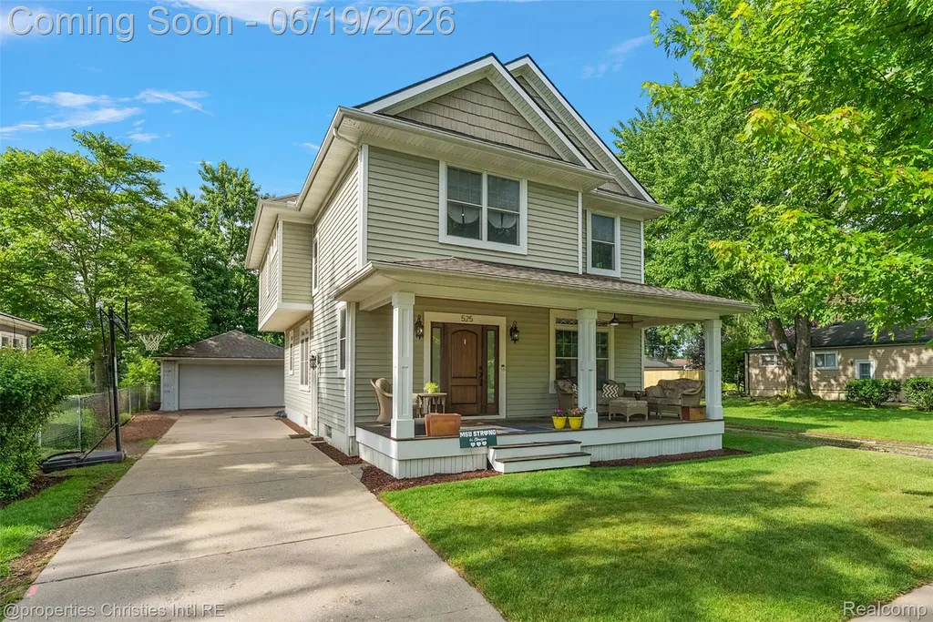 525 Broadacre Avenue Clawson City MI 48017