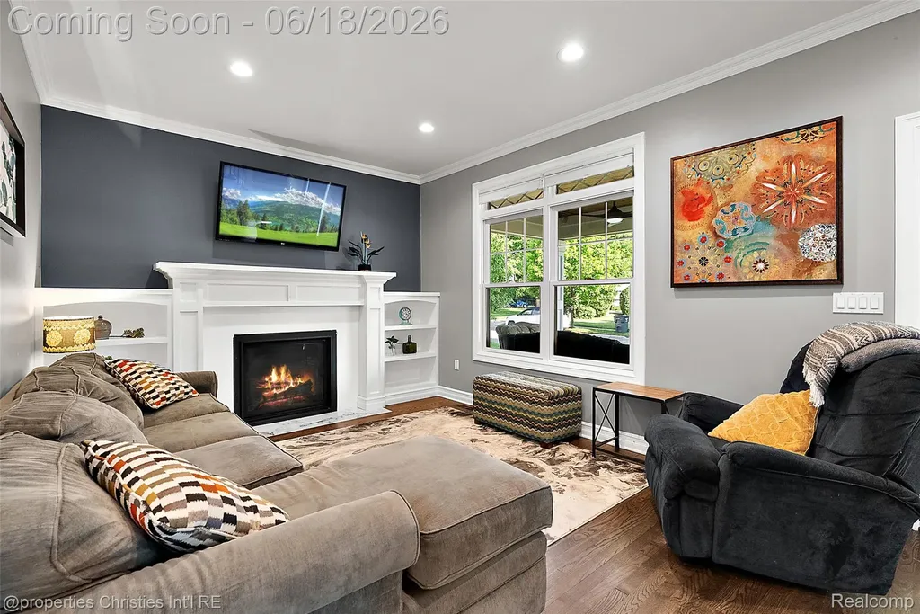 525 Broadacre Avenue Clawson City MI 48017