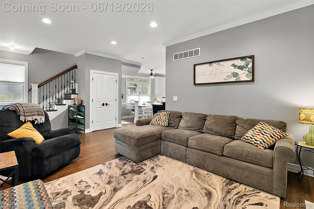 525 Broadacre Avenue Clawson City MI 48017