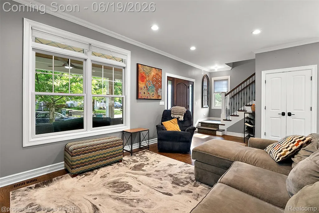525 Broadacre Avenue Clawson City MI 48017