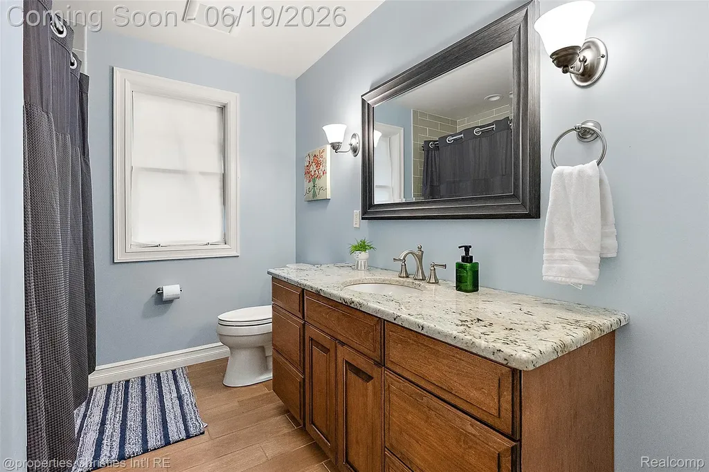 525 Broadacre Avenue Clawson City MI 48017
