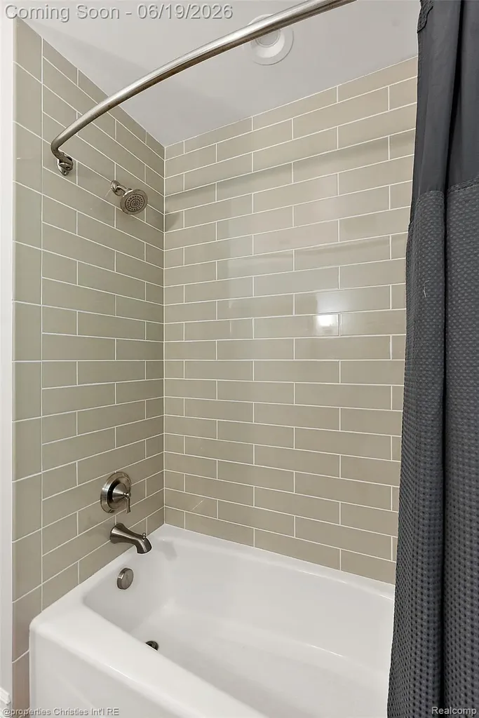 525 Broadacre Avenue Clawson City MI 48017