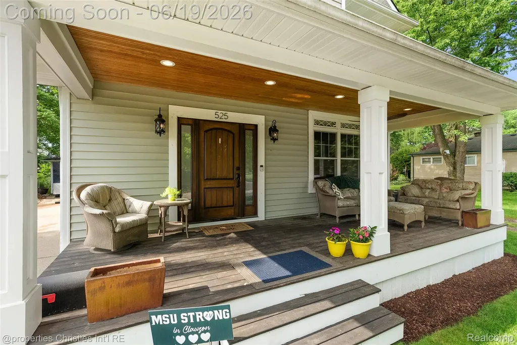 525 Broadacre Avenue Clawson City MI 48017