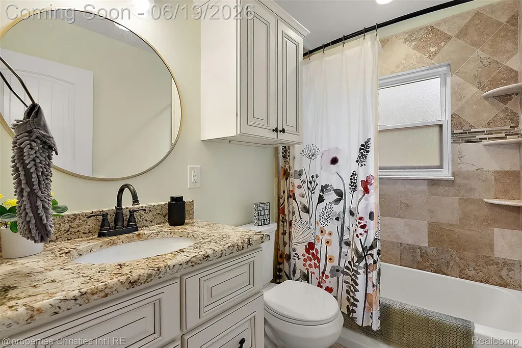 525 Broadacre Avenue Clawson City MI 48017
