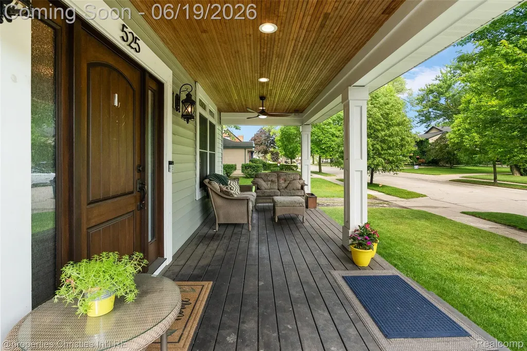 525 Broadacre Avenue Clawson City MI 48017