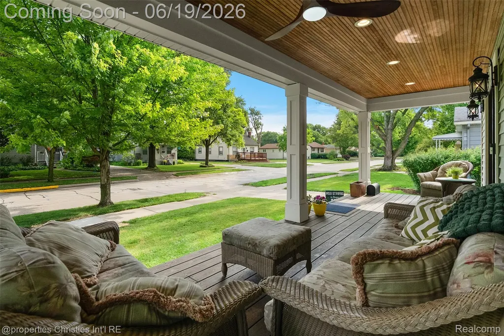 525 Broadacre Avenue Clawson City MI 48017