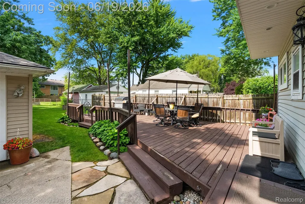 525 Broadacre Avenue Clawson City MI 48017