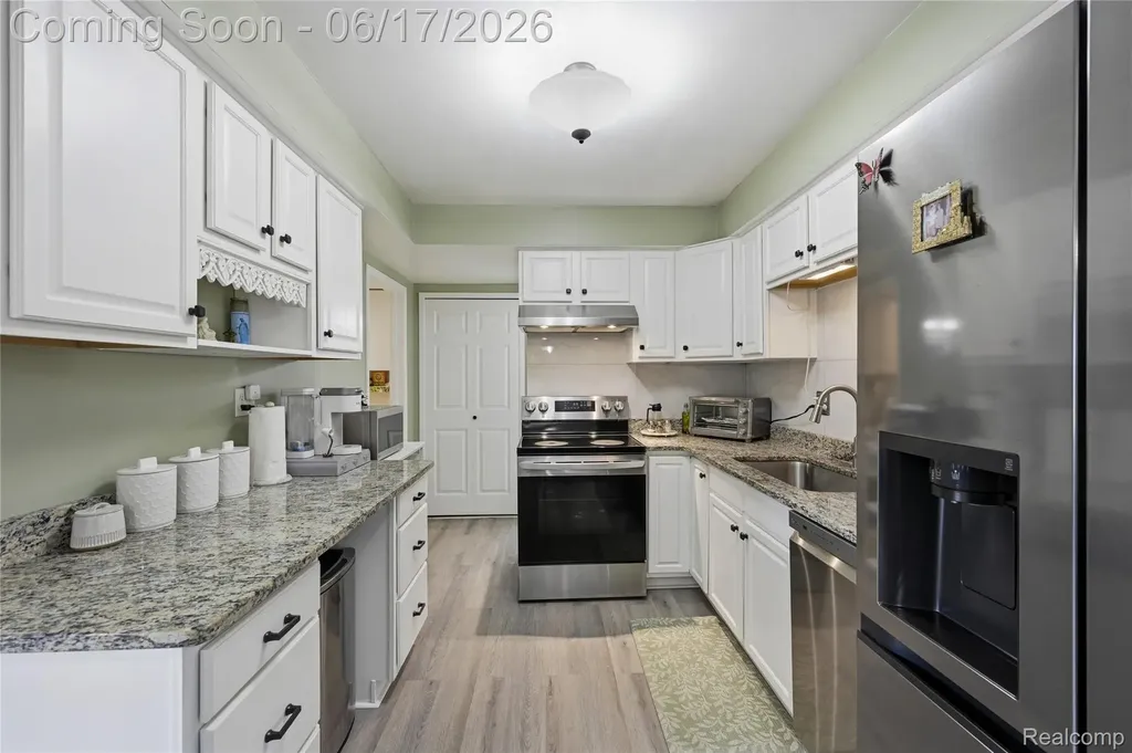 29792 City Center Drive Warren City MI 48093