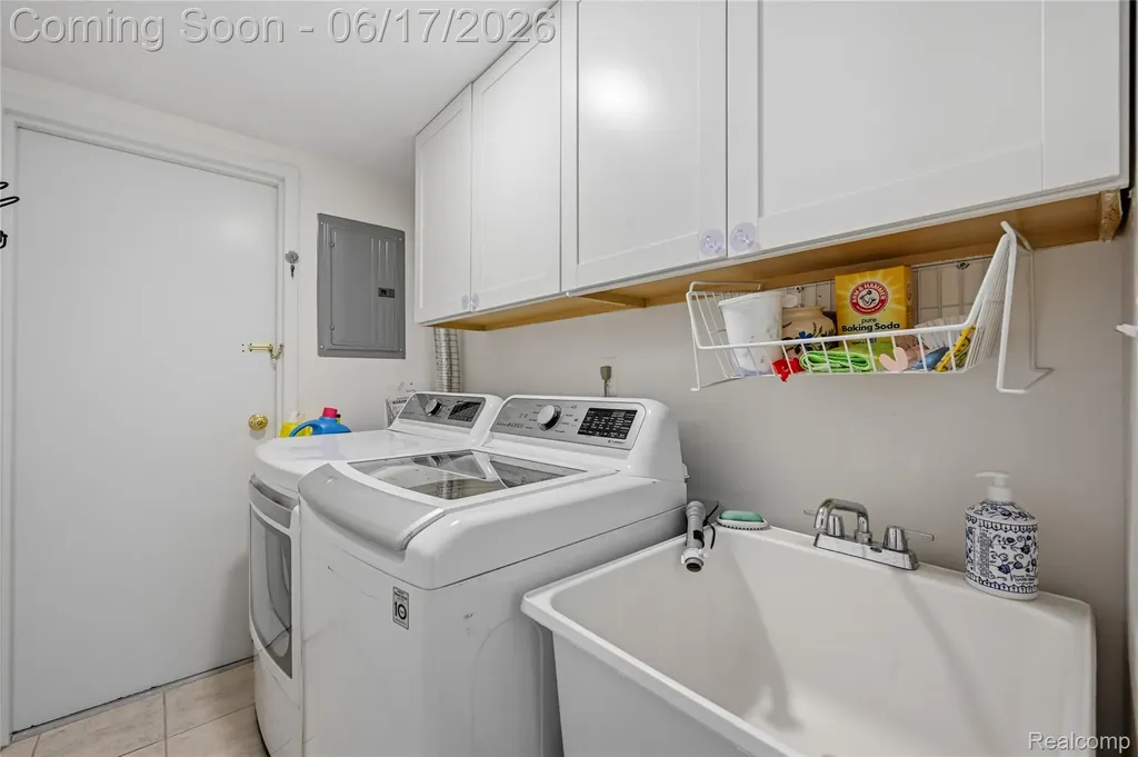 29792 City Center Drive Warren City MI 48093