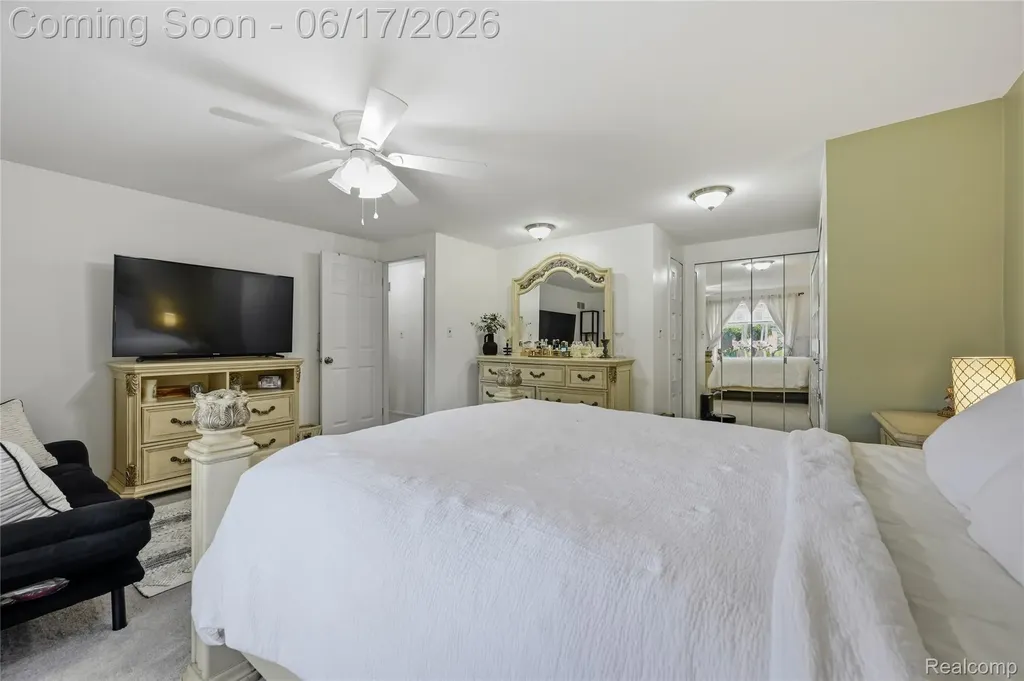 29792 City Center Drive Warren City MI 48093