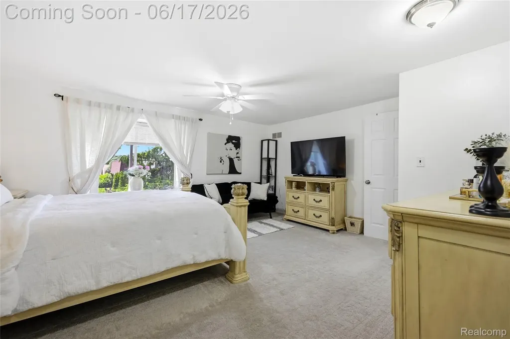 29792 City Center Drive Warren City MI 48093