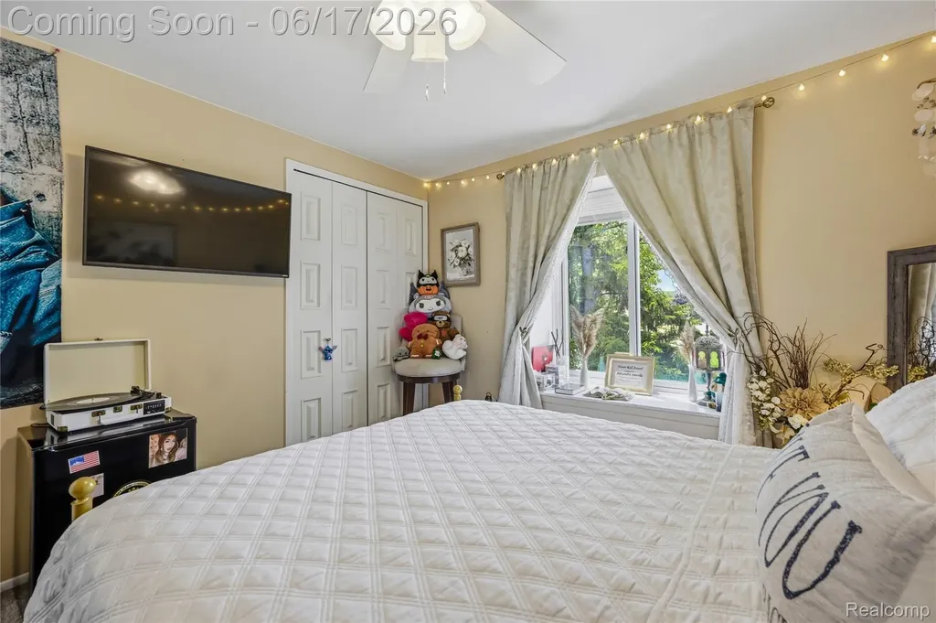 29792 City Center Drive Warren City MI 48093