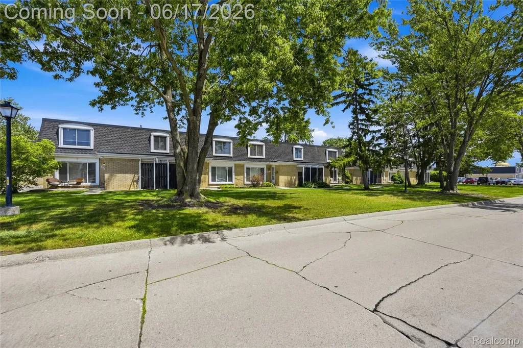 29792 City Center Drive Warren City MI 48093