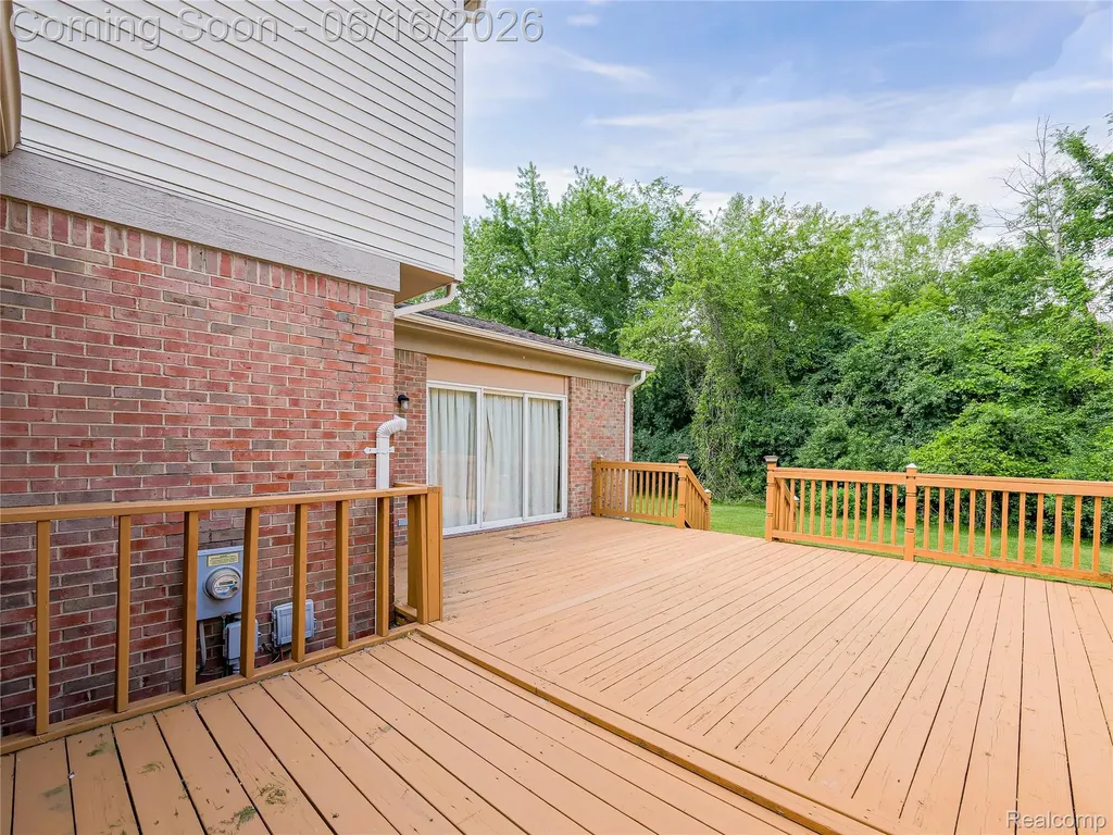 2931 Briarwood Drive Troy City MI 48085