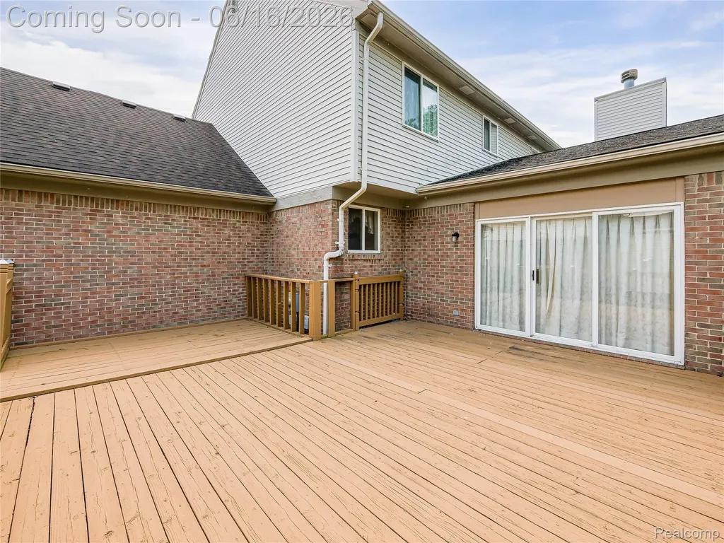 2931 Briarwood Drive Troy City MI 48085