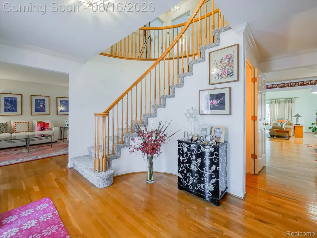 2931 Briarwood Drive Troy City MI 48085