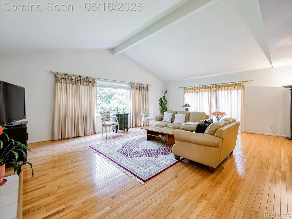 2931 Briarwood Drive Troy City MI 48085