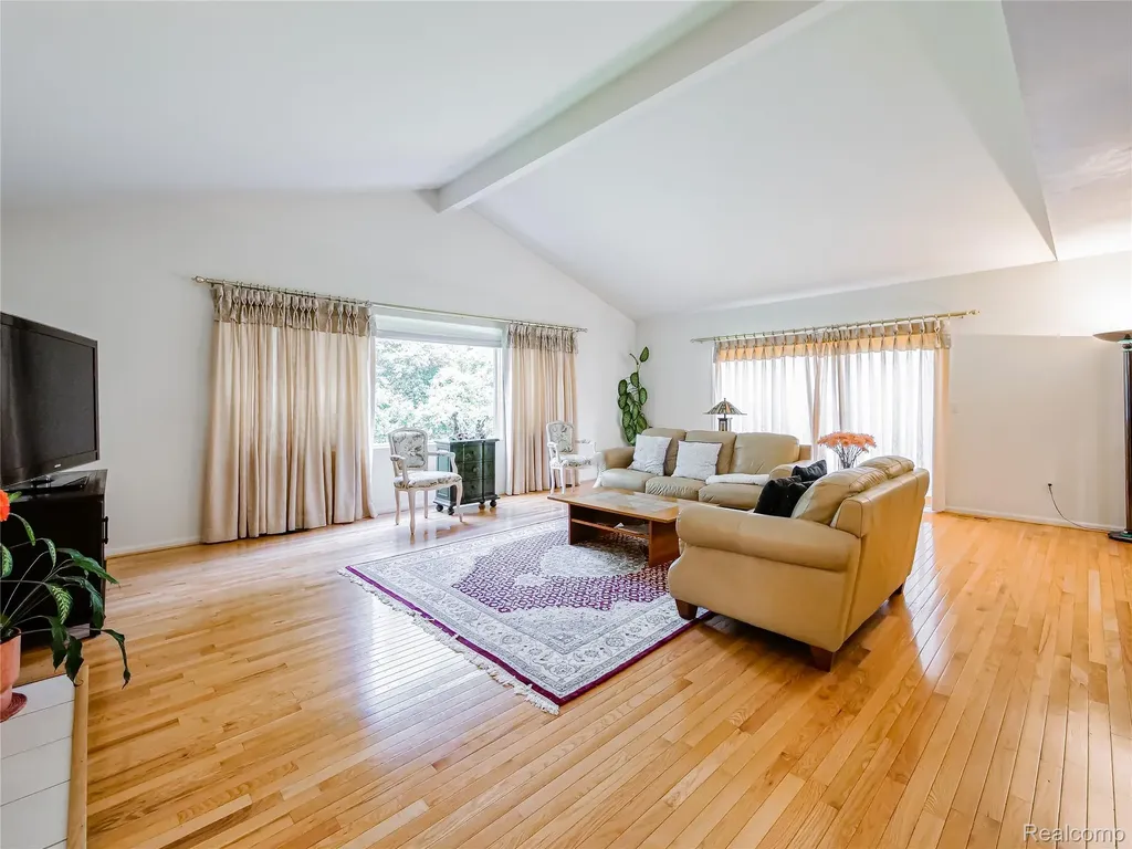 2931 Briarwood Drive Troy City MI 48085