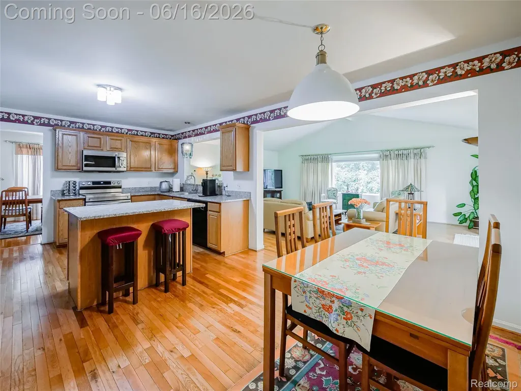 2931 Briarwood Drive Troy City MI 48085