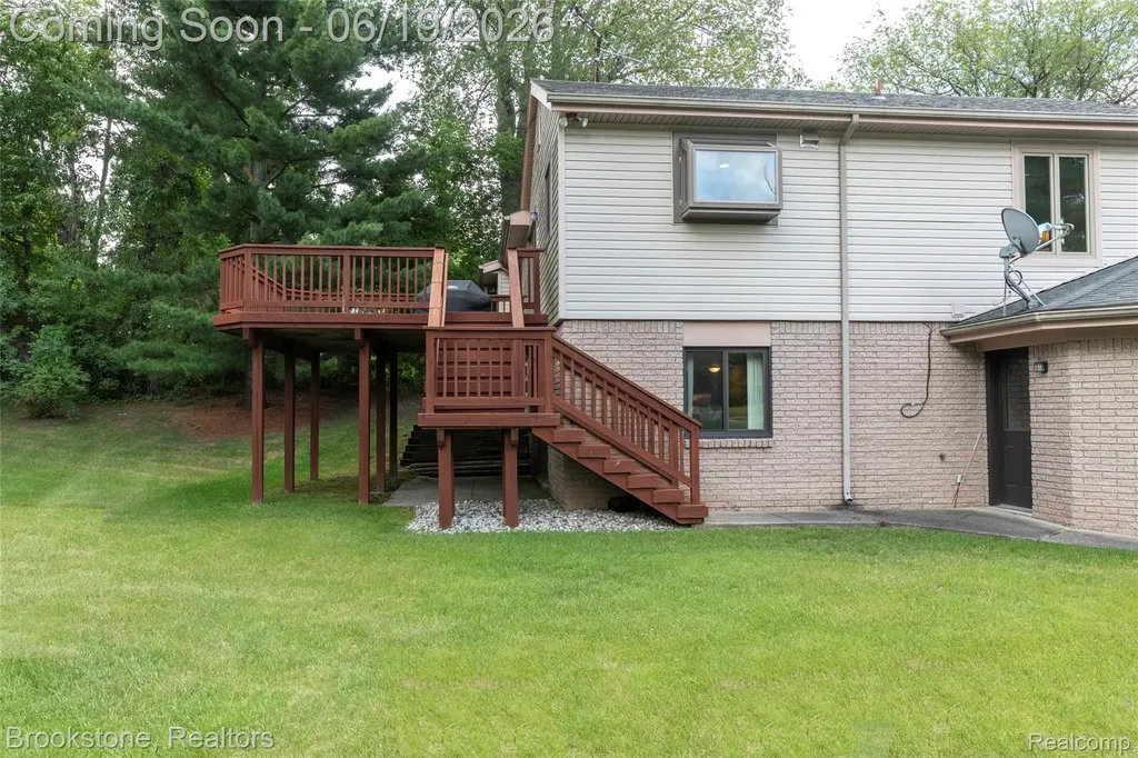 12168 Carriage Trail Circle Springfield Charter Township MI 48350