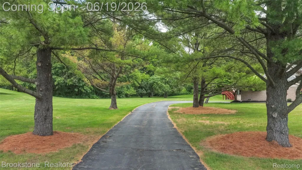 12168 Carriage Trail Circle Springfield Charter Township MI 48350