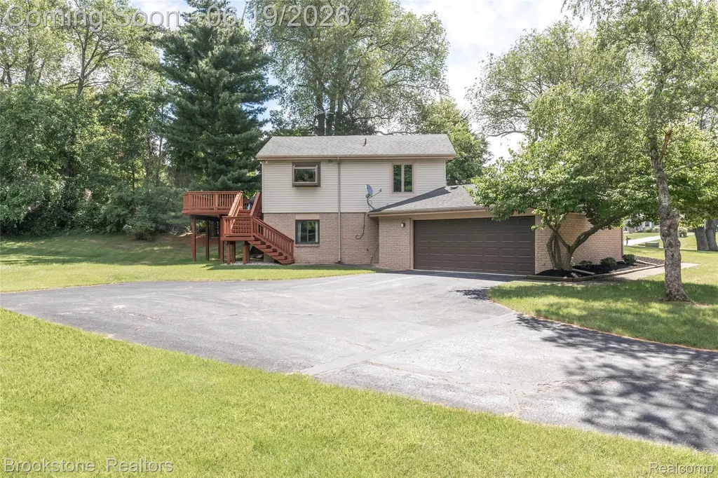 12168 Carriage Trail Circle Springfield Charter Township MI 48350