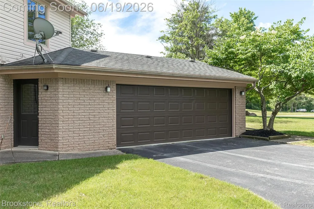 12168 Carriage Trail Circle Springfield Charter Township MI 48350