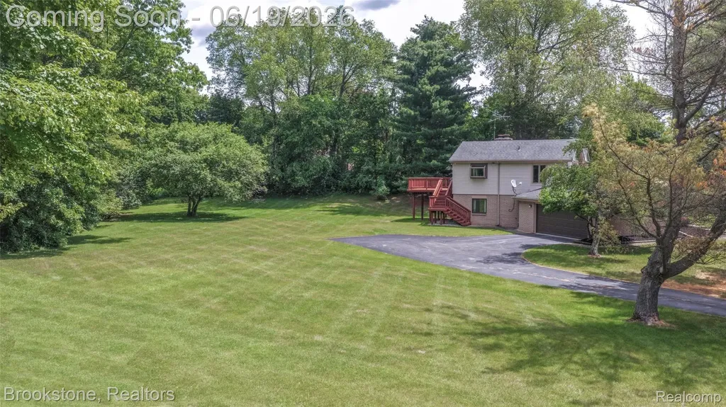 12168 Carriage Trail Circle Springfield Charter Township MI 48350