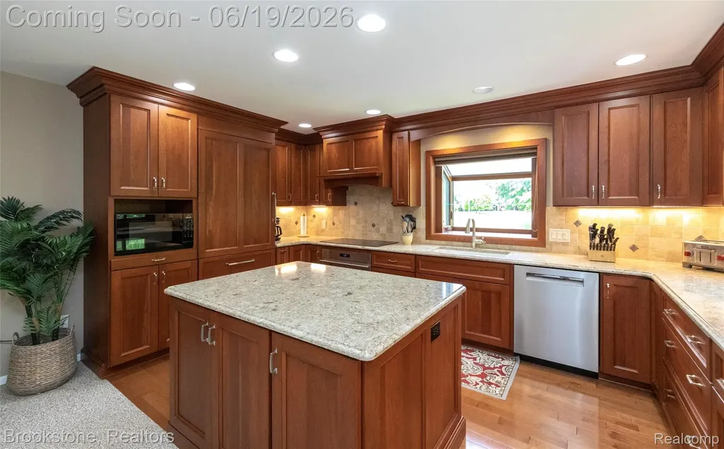 12168 Carriage Trail Circle Springfield Charter Township MI 48350