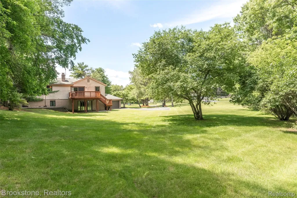 12168 Carriage Trail Circle Springfield Charter Township MI 48350