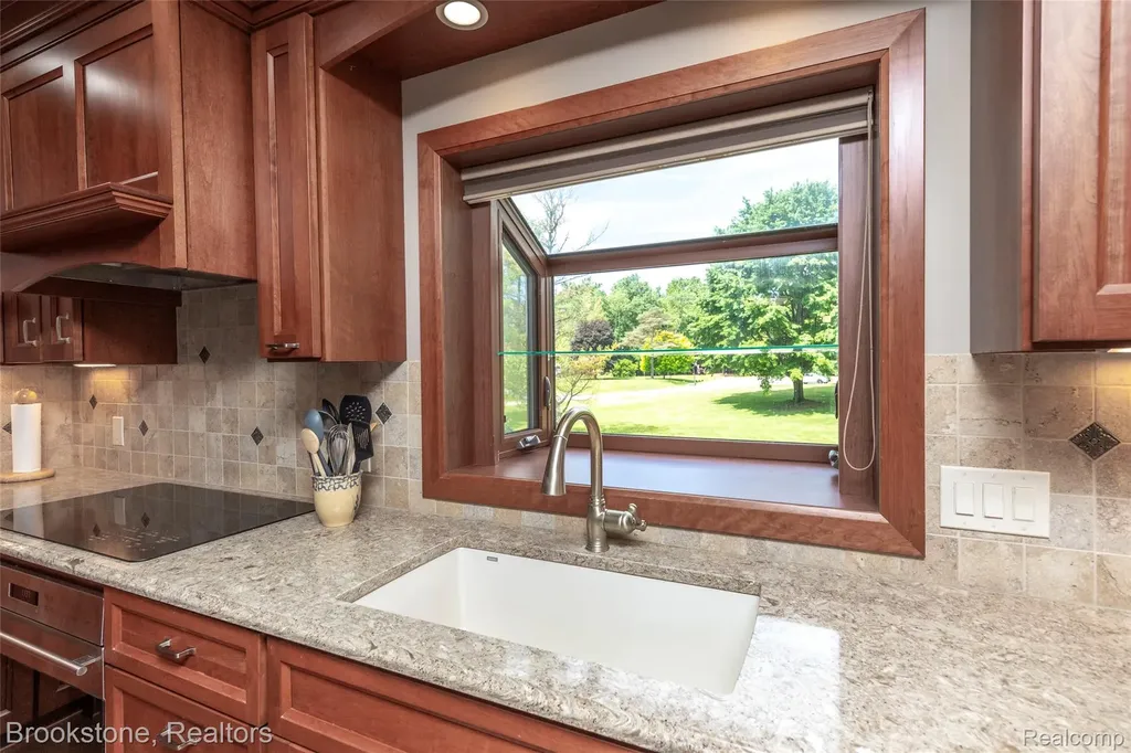 12168 Carriage Trail Circle Springfield Charter Township MI 48350