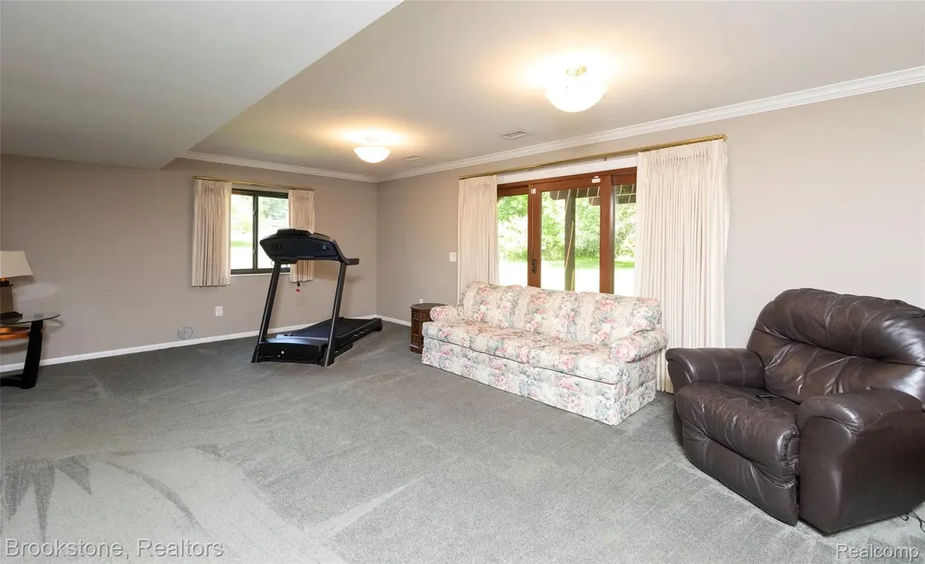 12168 Carriage Trail Circle Springfield Charter Township MI 48350